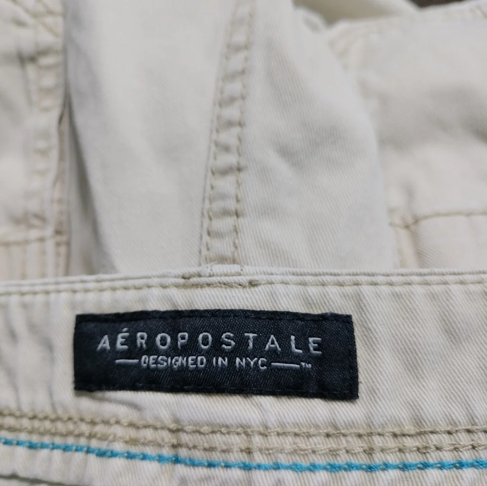 Aeropostale Men's Light Tan Cargo Shorts